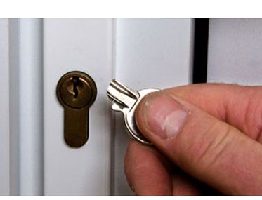 Gebroken sleutel in het slot van een woning in Nuenen